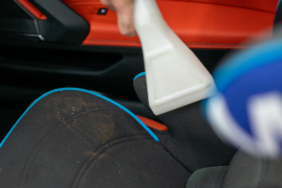 Stoffen autozetels degelijk reinigen
